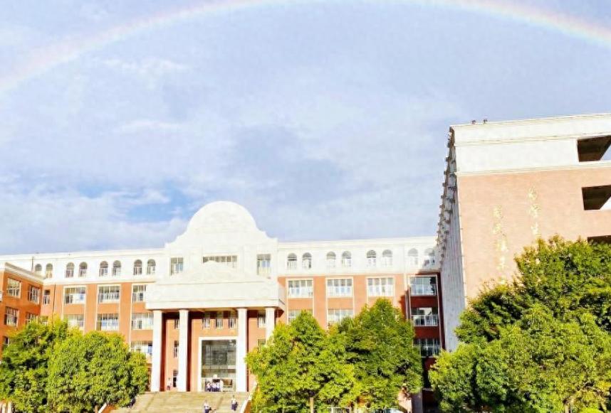 高考艺术生冲刺文化课，昆明这所学校一年学费23800元值不值